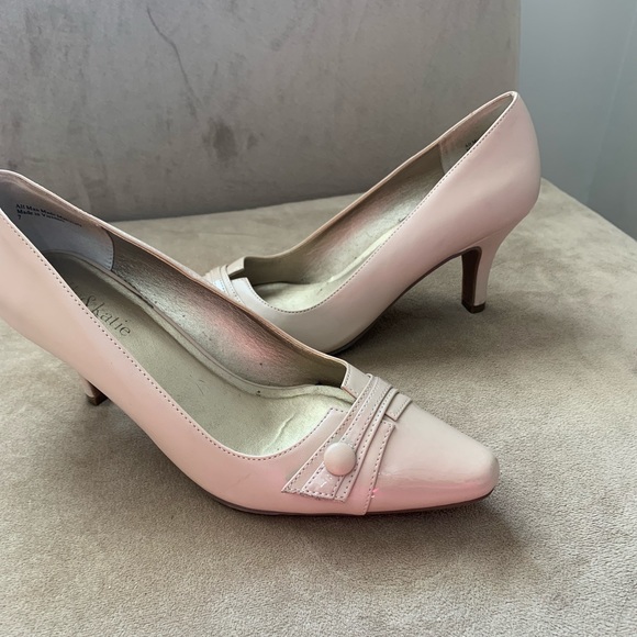 These cute tan business heels by: Kelly & Kate size 7 - Picture 3 of 4